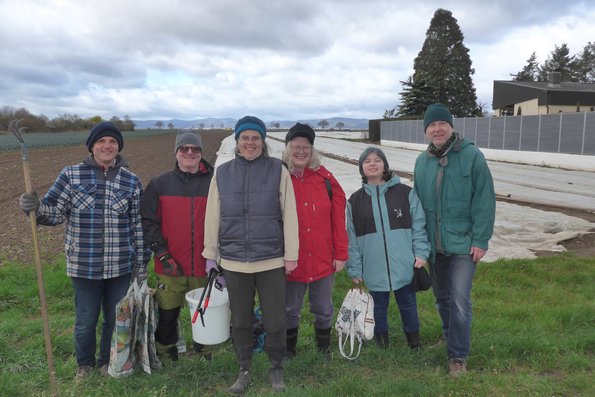 Müllsammler am Lachgraben